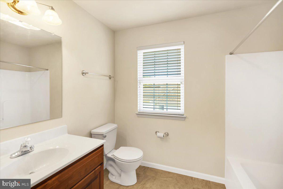25 Harry Avenue Reading, PA 19607 - Photo 28 of 51 2nd floor full bath