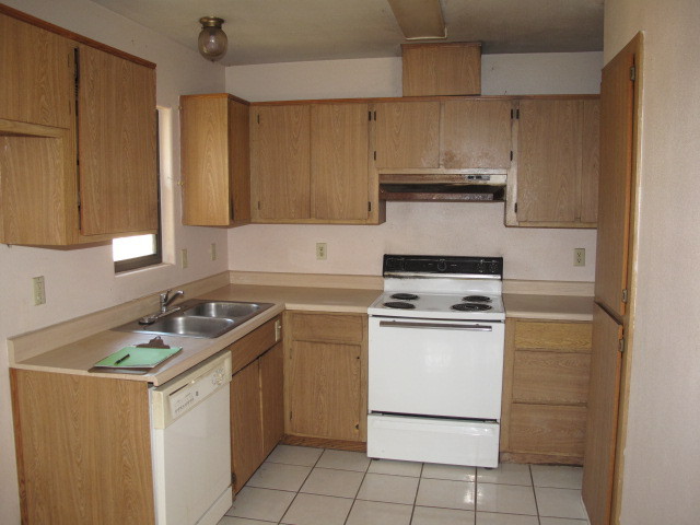 14768 Ravine Road Redding, CA 96003 - Photo 2 of 7 Kitchen