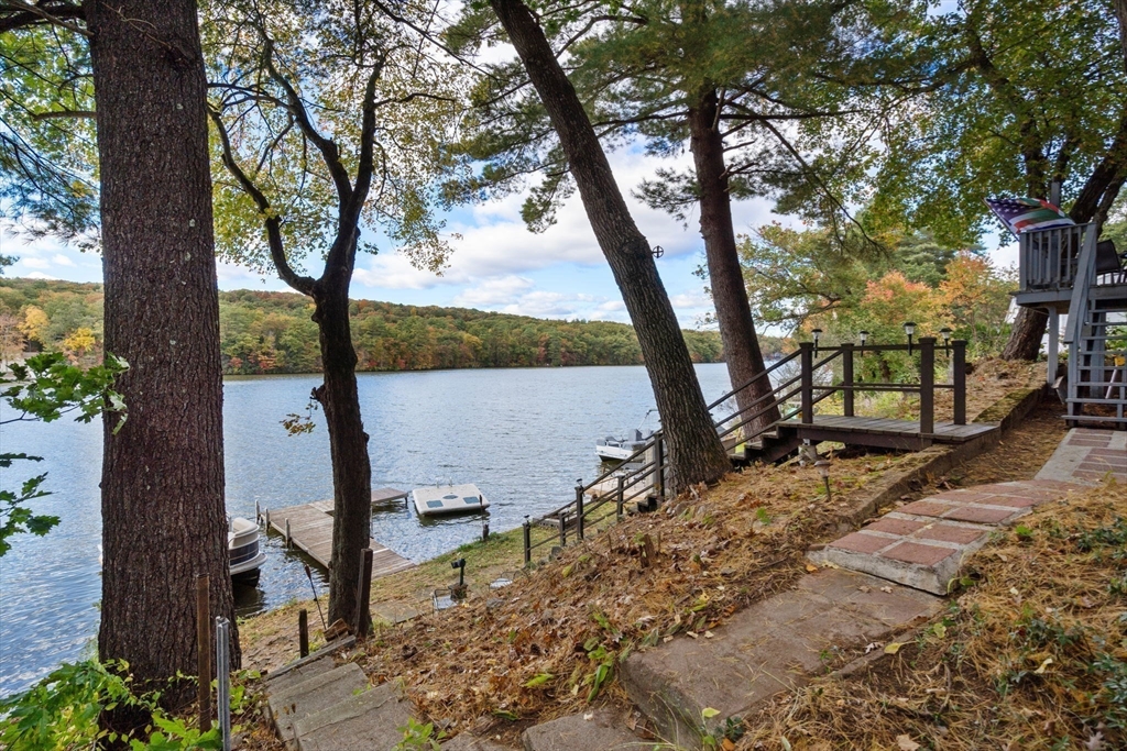 109 Shore Road Sturbridge, MA 01566 - Photo 4 of 34