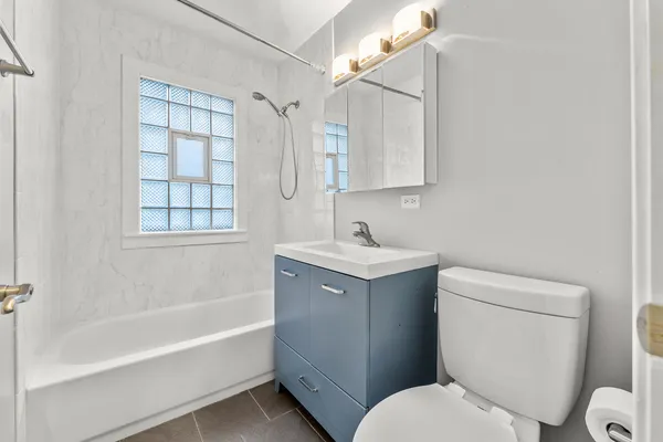 $3,000 | 305 North Grace Street, Lombard, IL 60148