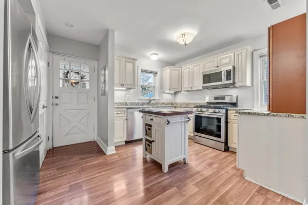 $3,000 | 305 North Grace Street, Lombard, IL 60148