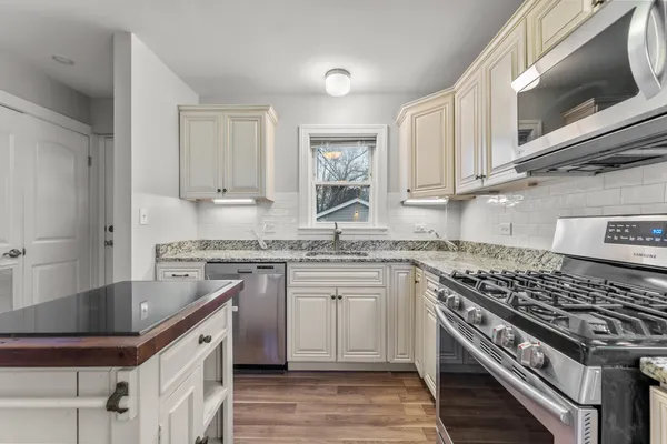 $3,000 | 305 North Grace Street, Lombard, IL 60148