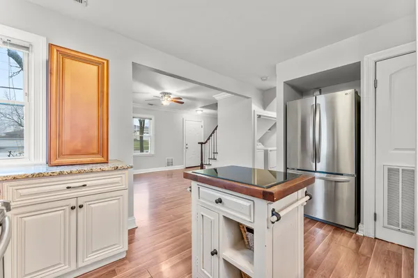 $3,000 | 305 North Grace Street, Lombard, IL 60148