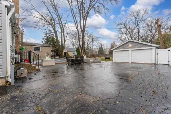 $3,000 | 305 North Grace Street, Lombard, IL 60148