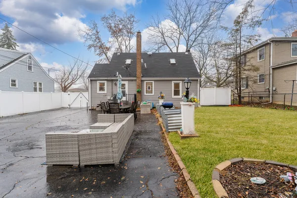 $3,000 | 305 North Grace Street, Lombard, IL 60148