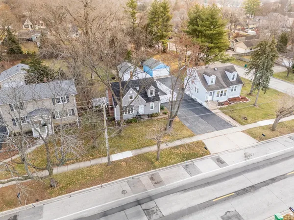 $3,000 | 305 North Grace Street, Lombard, IL 60148