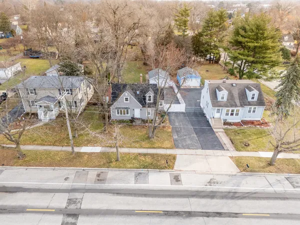 $3,000 | 305 North Grace Street, Lombard, IL 60148