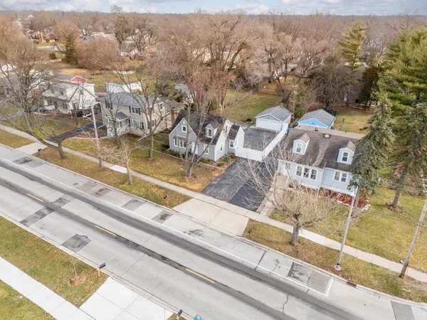 $3,000 | 305 North Grace Street, Lombard, IL 60148