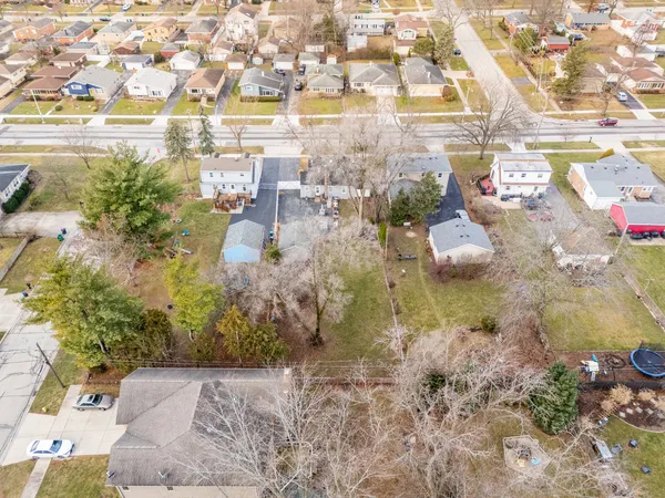 $3,000 | 305 North Grace Street, Lombard, IL 60148