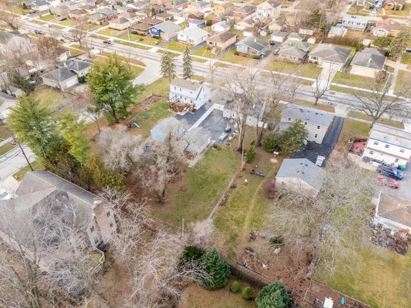 $3,000 | 305 North Grace Street, Lombard, IL 60148