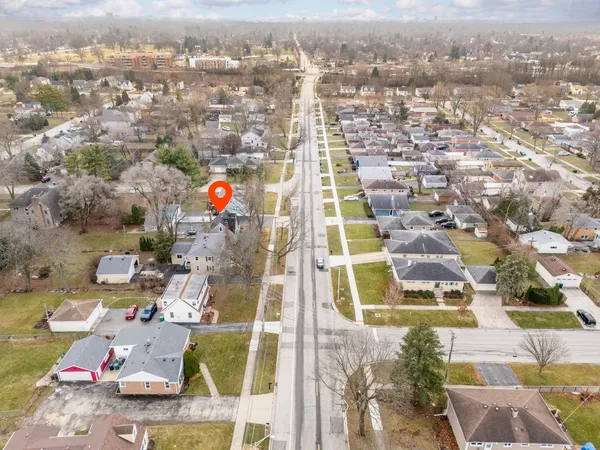 $3,000 | 305 North Grace Street, Lombard, IL 60148