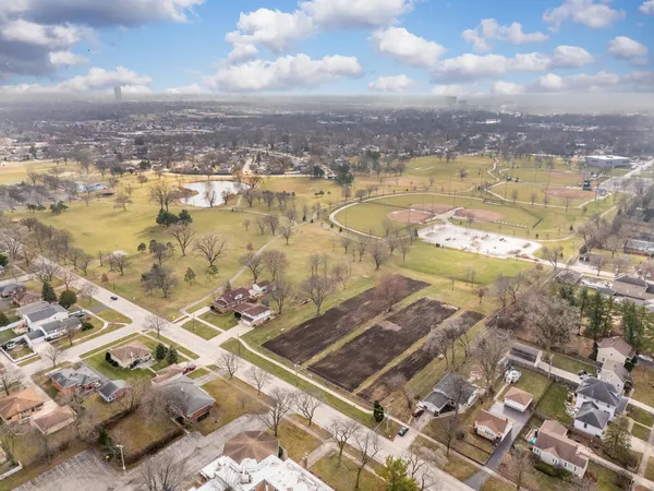 $3,000 | 305 North Grace Street, Lombard, IL 60148