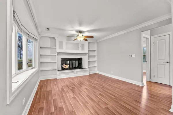 $3,000 | 305 North Grace Street, Lombard, IL 60148