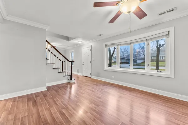 $3,000 | 305 North Grace Street, Lombard, IL 60148