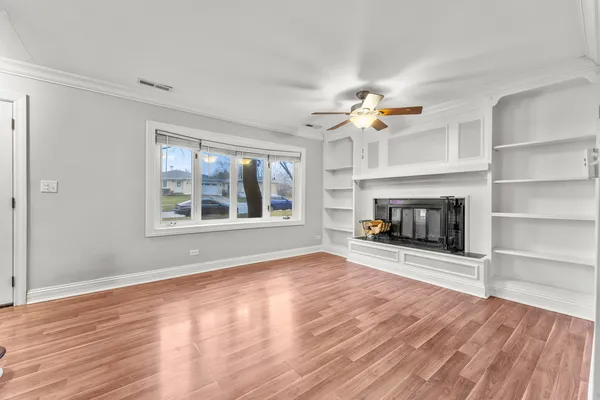 $3,000 | 305 North Grace Street, Lombard, IL 60148