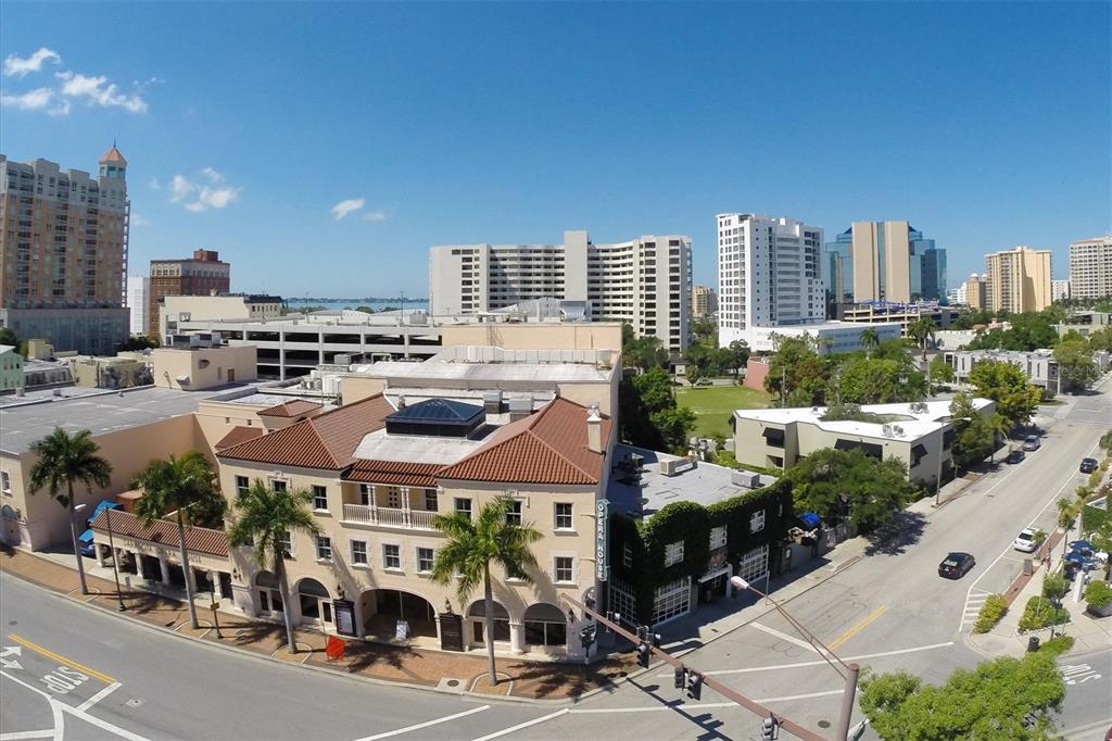 1716 Oak Street Sarasota, FL 34236 - Photo 31 of 49 a picture of city view