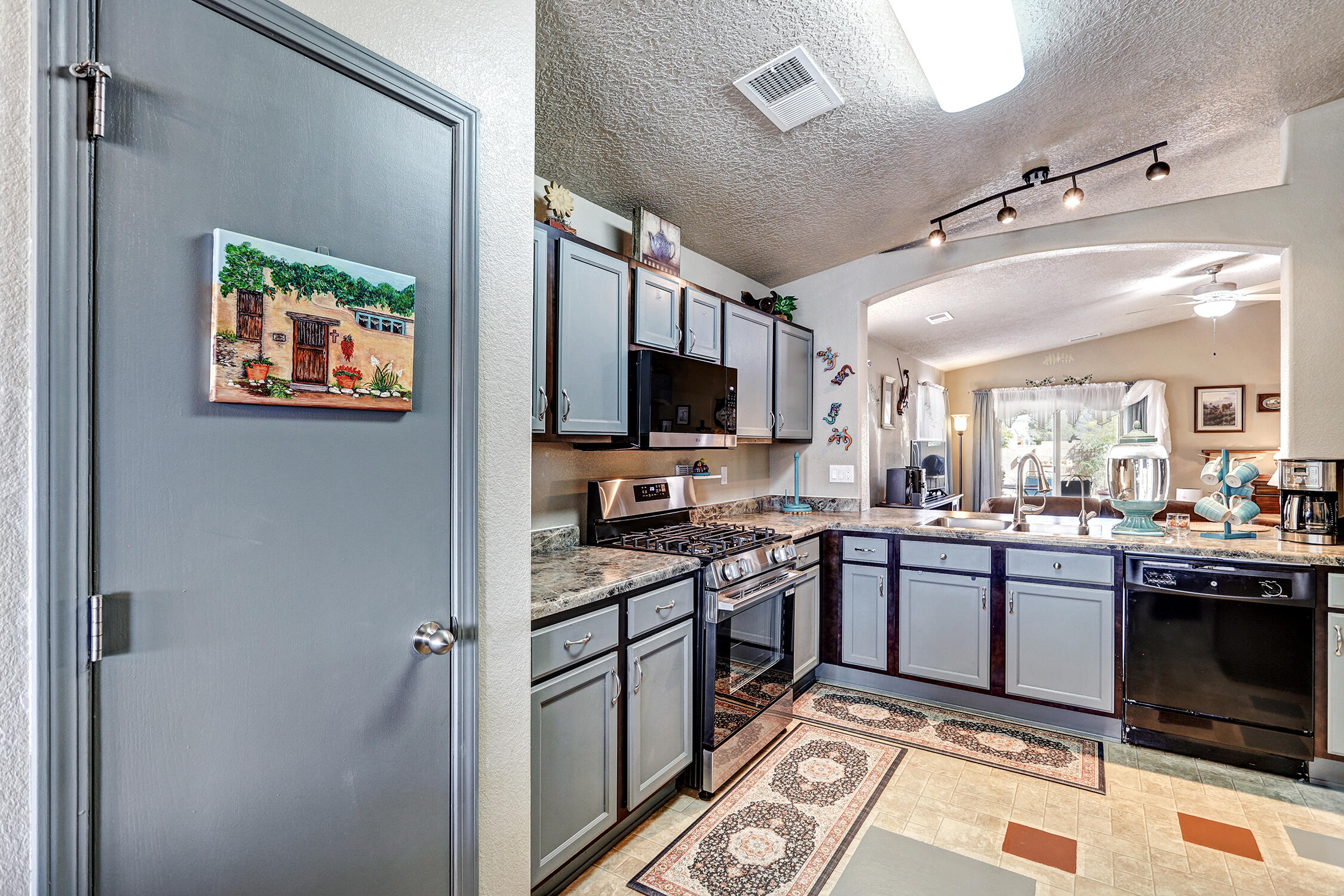 758 Redwood Street Southwest Rio Rancho, NM 87124 - Photo 4 of 25 Gallery Image 4