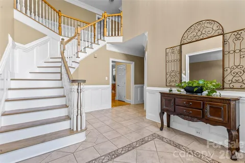 a view of entryway and hall