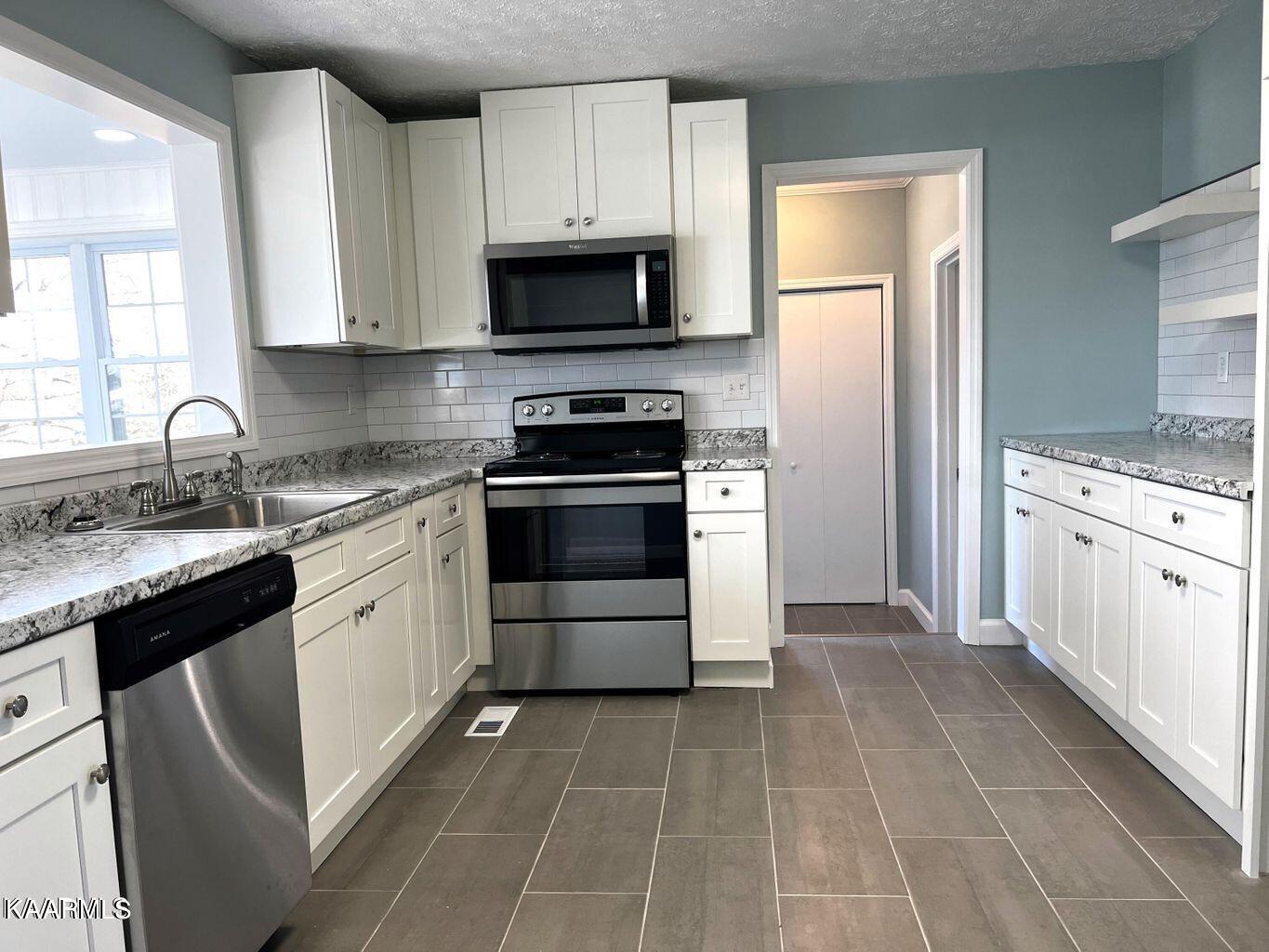 5725 Kentwood Road Knoxville, TN 37912 - Photo 12 of 31 Updated Kitchen