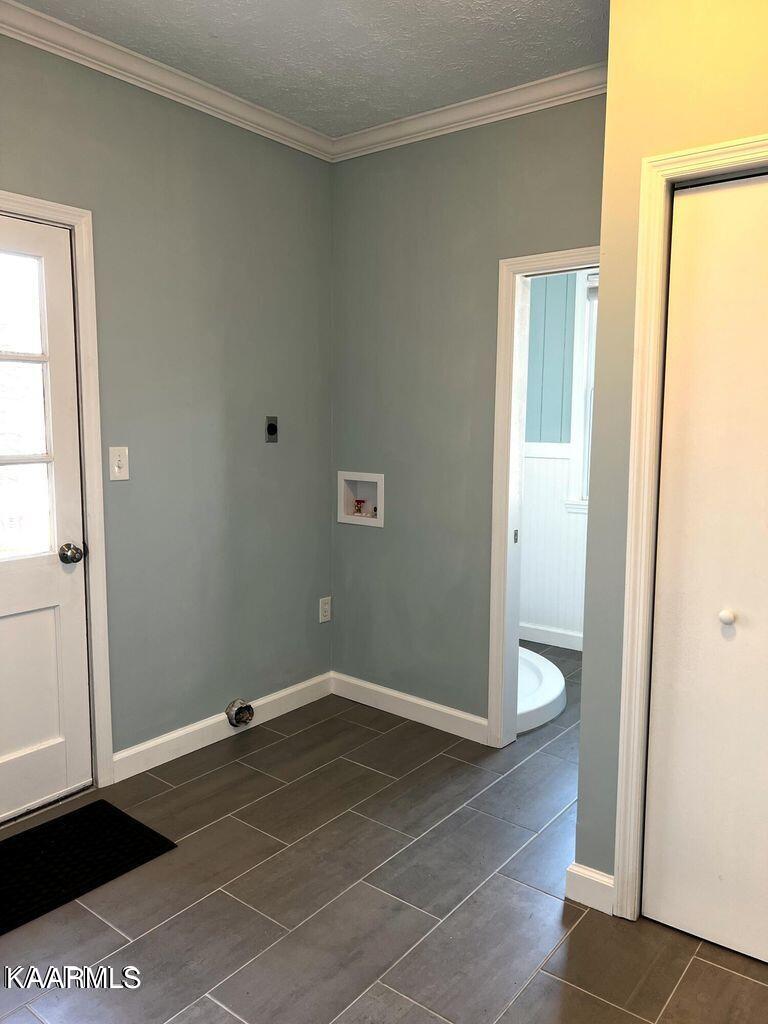 5725 Kentwood Road Knoxville, TN 37912 - Photo 26 of 31 Mud Room Laundry - Pantry