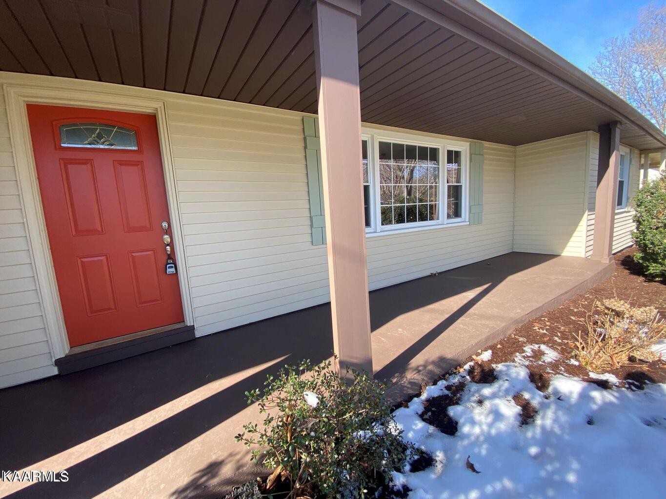 5725 Kentwood Road Knoxville, TN 37912 - Photo 5 of 31 Welcome Home!