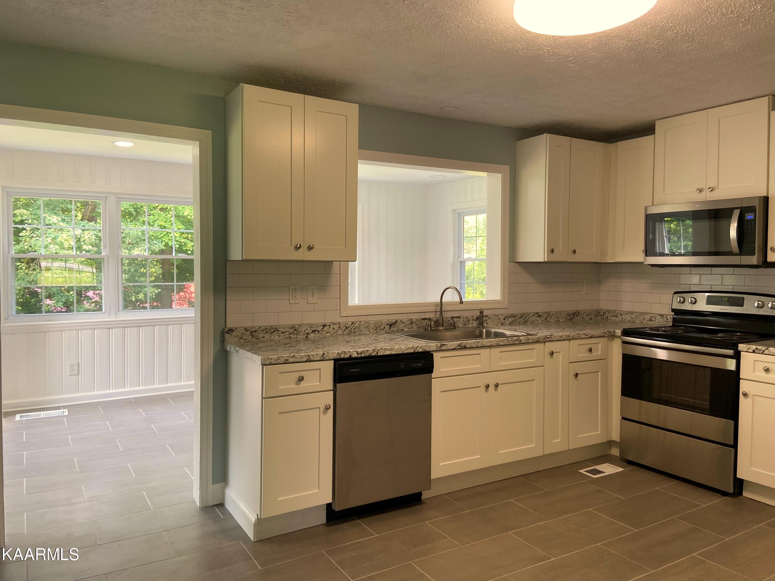5725 Kentwood Road Knoxville, TN 37912 - Photo 9 of 31 Updated Kitchen!