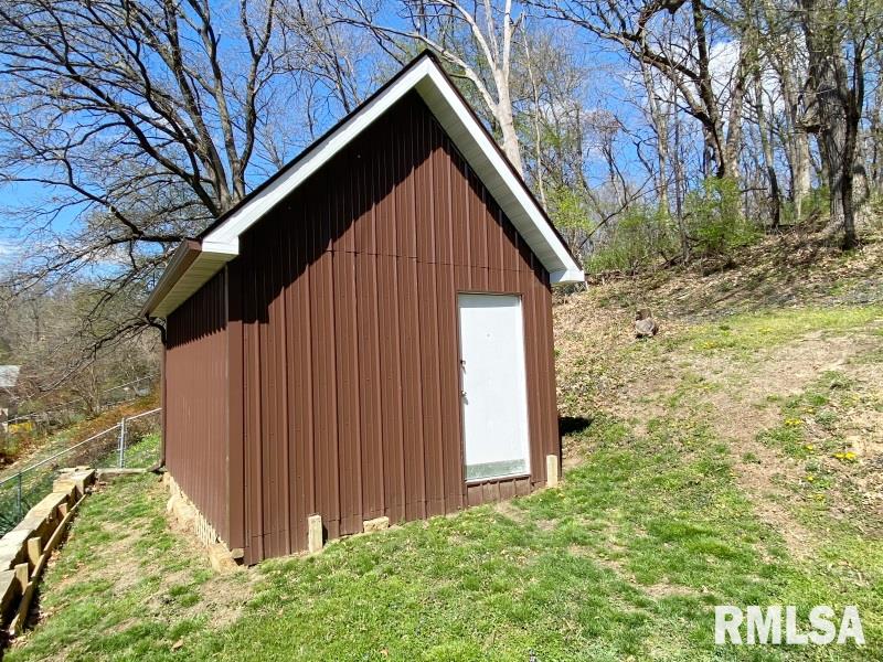 663 Waverly Road Davenport, IA 52804 - Photo 4 of 14 Gallery Image 4