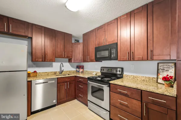 $319,992 | 203 Yoakum Parkway, Unit 715, Alexandria, VA 22304