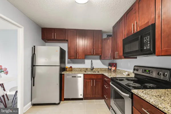 $319,992 | 203 Yoakum Parkway, Unit 715, Alexandria, VA 22304