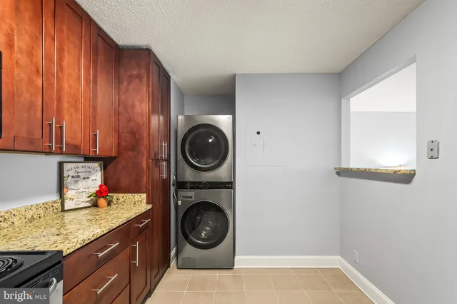 $319,992 | 203 Yoakum Parkway, Unit 715, Alexandria, VA 22304