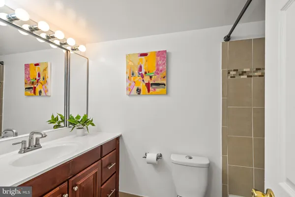 $319,992 | 203 Yoakum Parkway, Unit 715, Alexandria, VA 22304