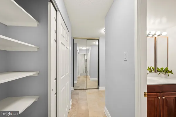 $319,992 | 203 Yoakum Parkway, Unit 715, Alexandria, VA 22304