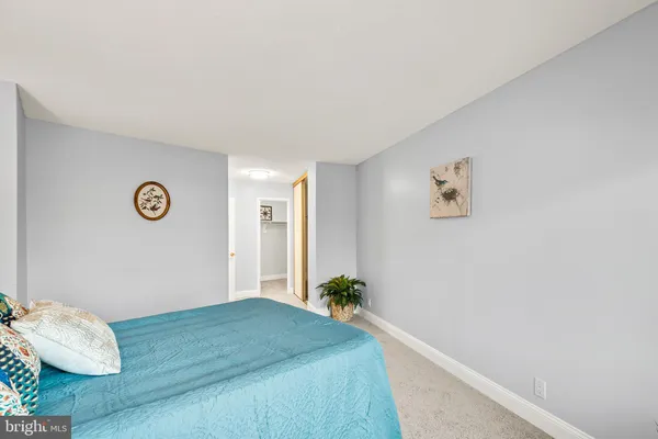 $319,992 | 203 Yoakum Parkway, Unit 715, Alexandria, VA 22304