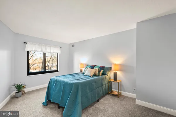 $319,992 | 203 Yoakum Parkway, Unit 715, Alexandria, VA 22304