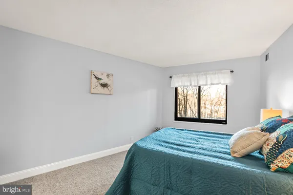 $319,992 | 203 Yoakum Parkway, Unit 715, Alexandria, VA 22304