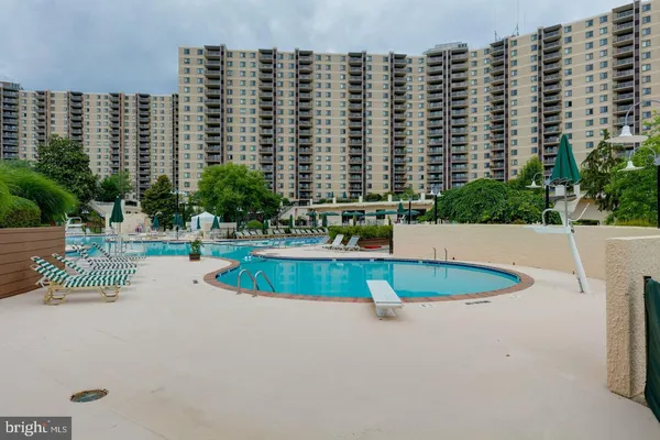 $319,992 | 203 Yoakum Parkway, Unit 715, Alexandria, VA 22304