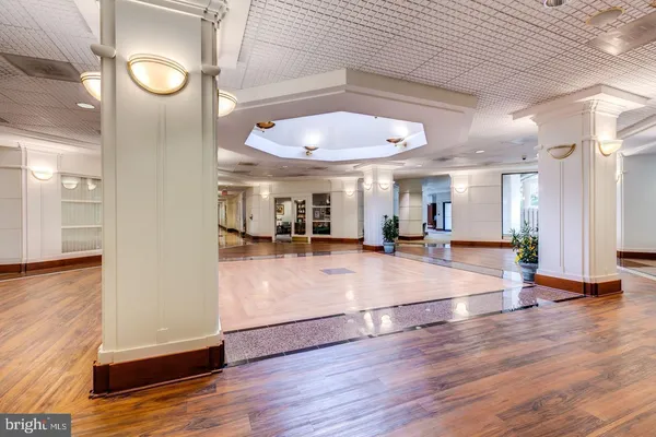 $319,992 | 203 Yoakum Parkway, Unit 715, Alexandria, VA 22304