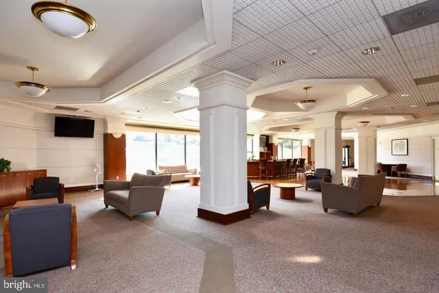 $319,992 | 203 Yoakum Parkway, Unit 715, Alexandria, VA 22304