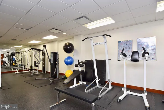 $319,992 | 203 Yoakum Parkway, Unit 715, Alexandria, VA 22304