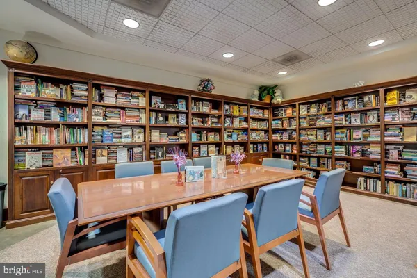 $319,992 | 203 Yoakum Parkway, Unit 715, Alexandria, VA 22304