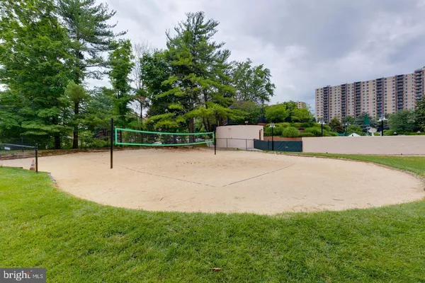$319,992 | 203 Yoakum Parkway, Unit 715, Alexandria, VA 22304