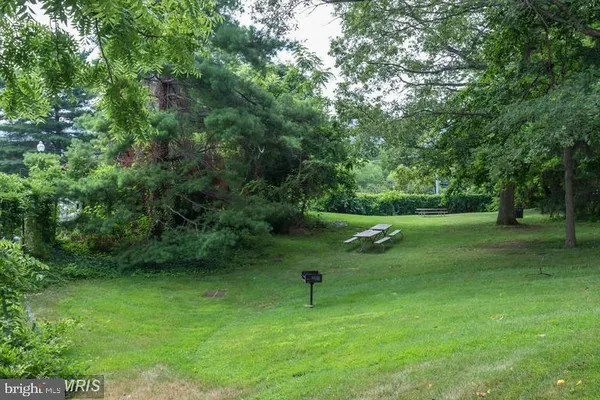 $319,992 | 203 Yoakum Parkway, Unit 715, Alexandria, VA 22304