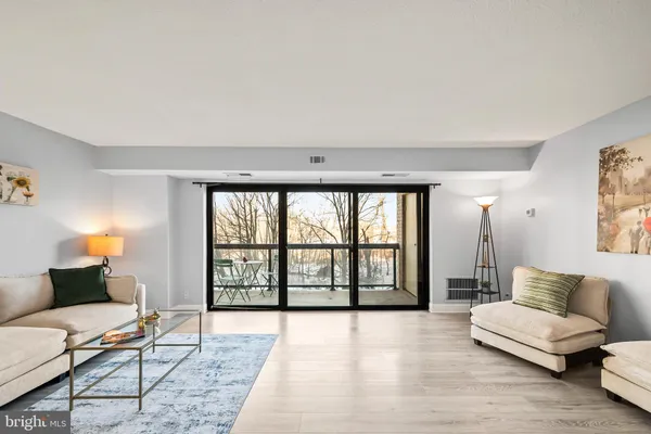 $319,992 | 203 Yoakum Parkway, Unit 715, Alexandria, VA 22304