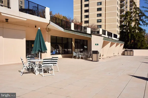$319,992 | 203 Yoakum Parkway, Unit 715, Alexandria, VA 22304