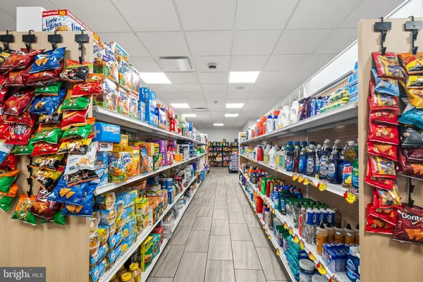 $319,992 | 203 Yoakum Parkway, Unit 715, Alexandria, VA 22304