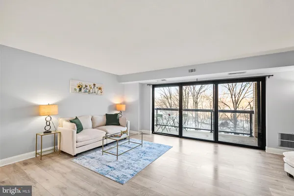 $319,992 | 203 Yoakum Parkway, Unit 715, Alexandria, VA 22304