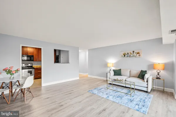 $319,992 | 203 Yoakum Parkway, Unit 715, Alexandria, VA 22304