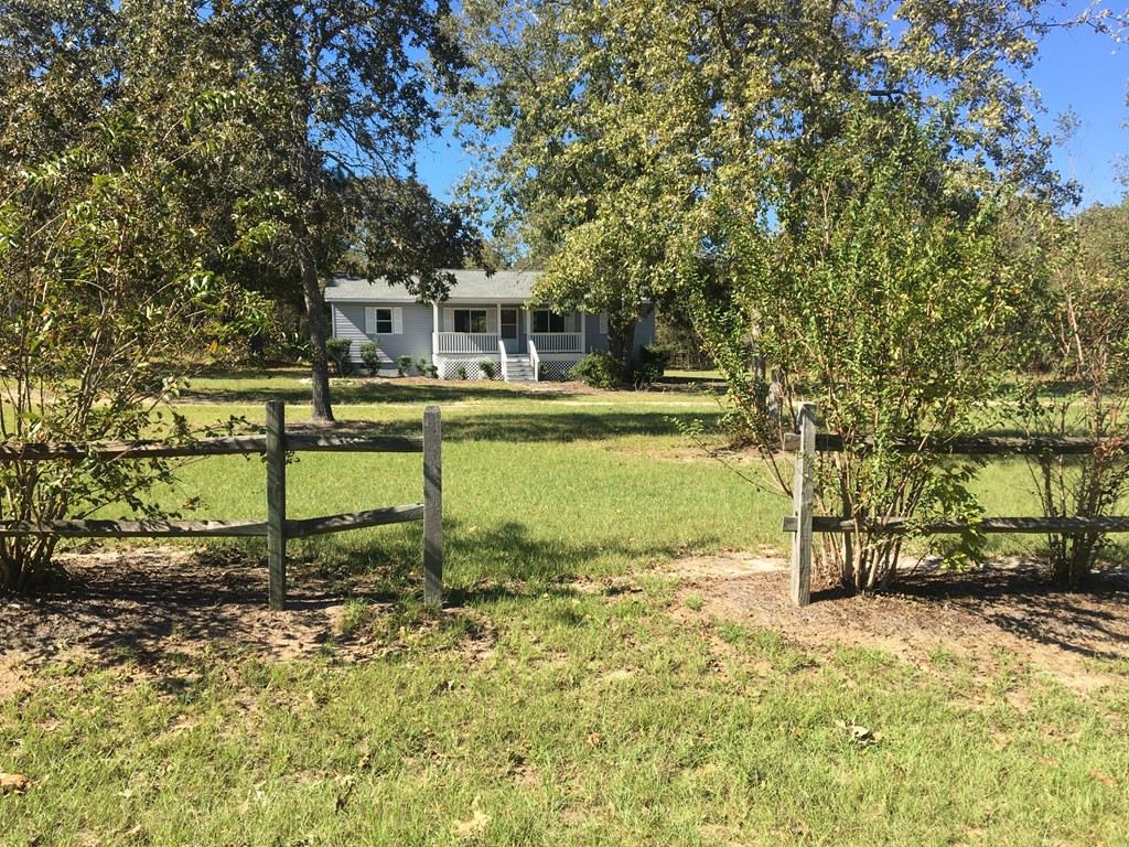 305 Beck Road Williston, SC 29853 - Photo 2 of 31