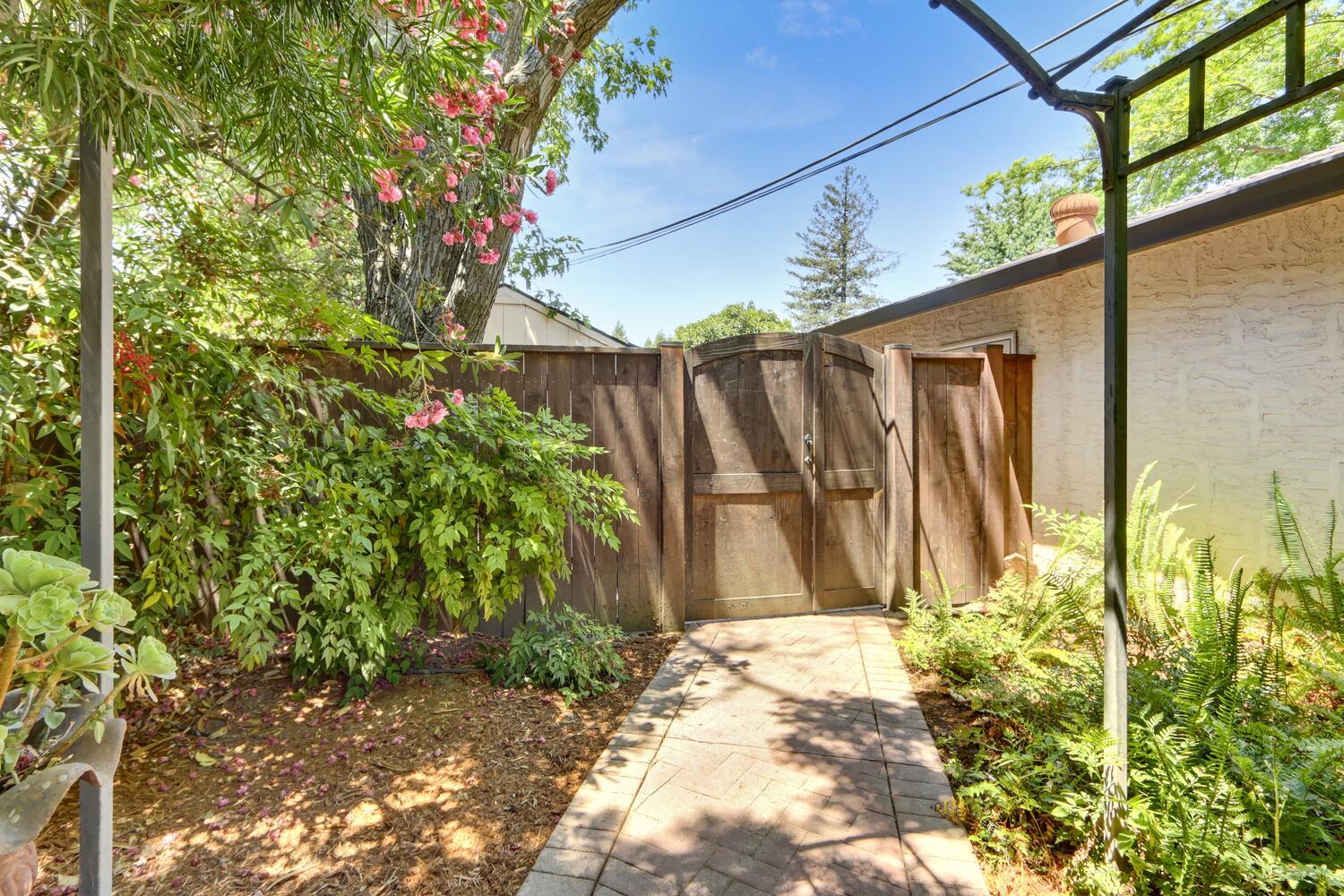 2840 Echo Way Sacramento, CA 95821 - Photo 38 of 48