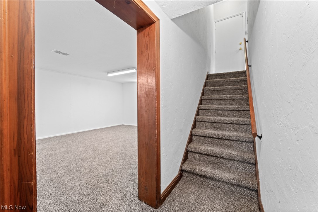 3694 Grosvenor Road Cleveland, OH 44118 - Photo 20 of 29